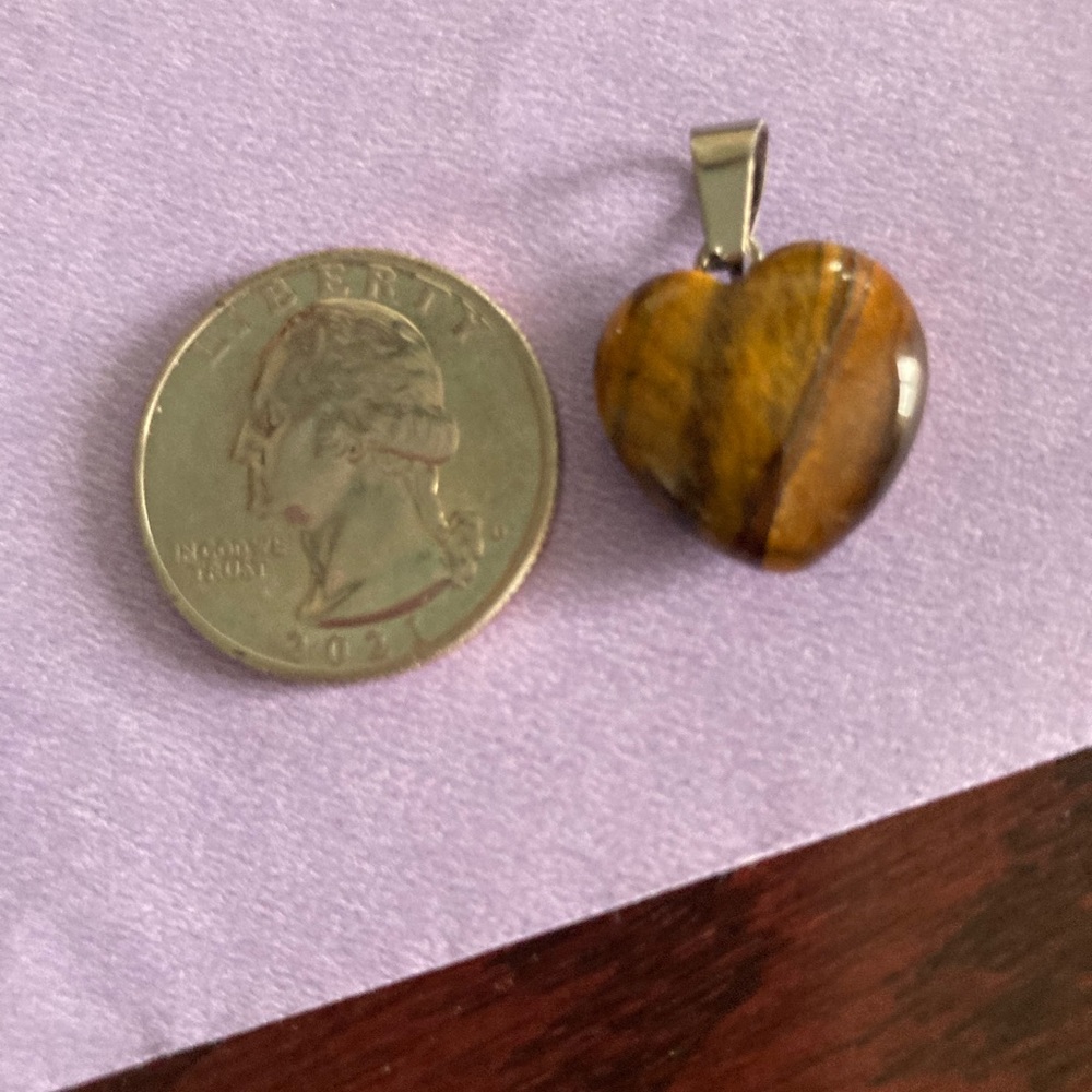 Nwot handmade tiger eye heart pendant